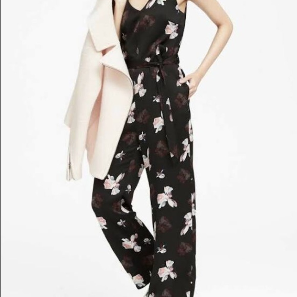 Wide leg floral jumpsuit with pockets